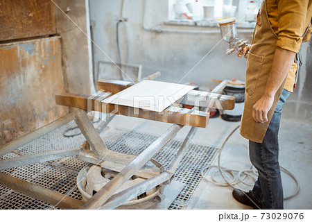 Painting wooden product with a spray gun 73029076