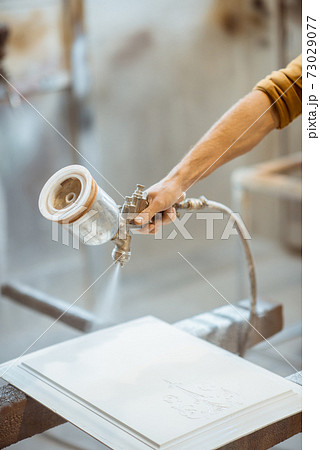 Painting wooden product with a spray gun Painting wooden product with a spray gun 73029077