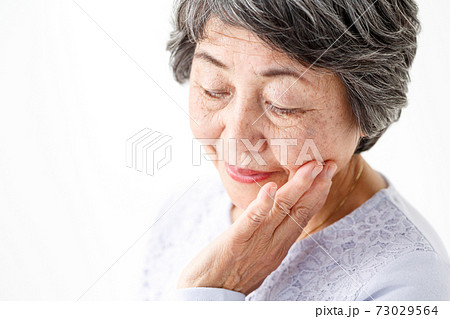 ビューティーイメージ  シニア女性 73029564