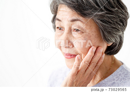 ビューティーイメージ  シニア女性 73029565