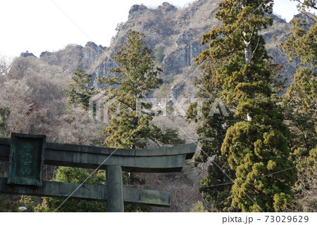 妙義神社から見る妙義山大の字 妙義神社から見る妙義山大の字 73029629
