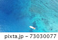 ドローンでとらえたケラマブルー 73030077