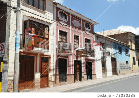 ボリビアの地方都市ポトシの街並み 73030238