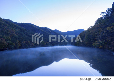 池 貯水池 秋 73030662