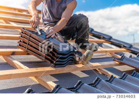 wooden roof structure on a new building 73034603