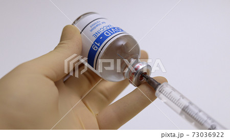 Corona Covid-19 vaccine - filling the injection Corona Covid-19 vaccine - filling the injection 73036922