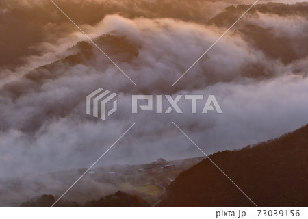 来日岳からの豊岡盆地の雲海 73039156