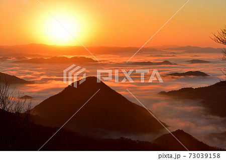 大江山からの福知山盆地の雲海 73039158