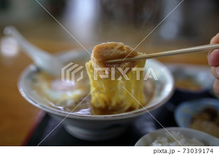 青森県名物の麩入りラーメン 青森県名物の麩入りラーメン 73039174