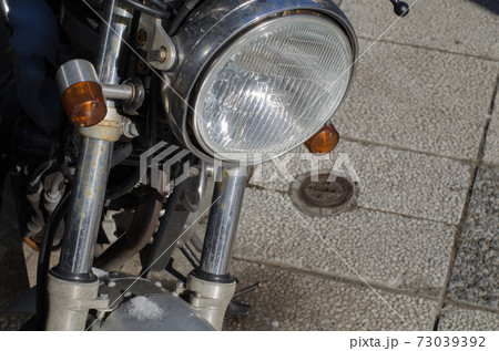 古びたオートバイ 73039392
