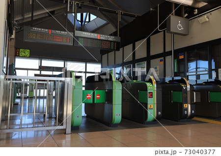 JR宇都宮線新白岡駅の自動改札口 73040377
