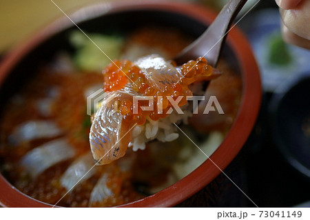 十和田湖ヒメマスいくら丼を食べる 73041149