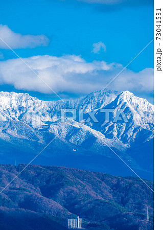 冠雪した八ヶ岳連峰と諏訪湖 【長野県】 冠雪した八ヶ岳連峰と諏訪湖 【長野県】 73041531