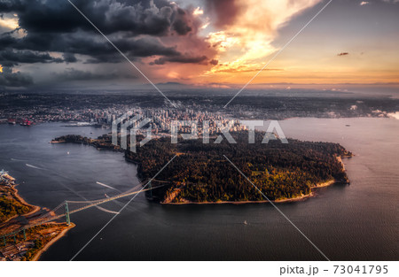 Beautiful Aerial View of Lions Gate Bridge, Stanley Park and Vancouver Downtown 73041795