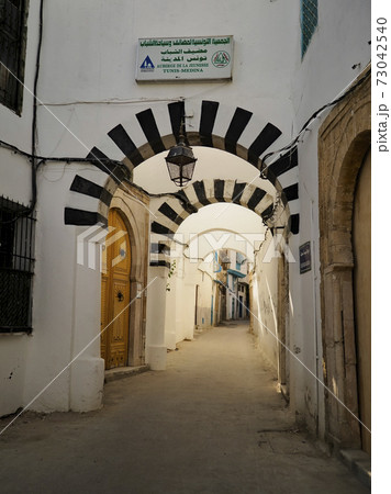 チュニジア チュニス旧市街 サイダ・アジューラ通り / Tunis, Tunisia 73042540