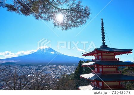 新倉山浅間公園からの富士山と五重塔_No2 新倉山浅間公園からの富士山と五重塔_No2 73042578