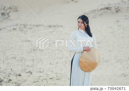 Beautiful vietnamese lady 73042671