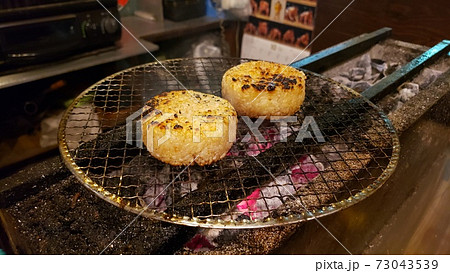 居酒屋の焼きおにぎり 73043539