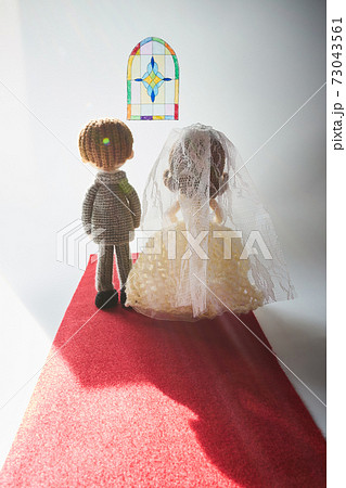 かわいいあみぐるみ人形　ウエディング 73043561