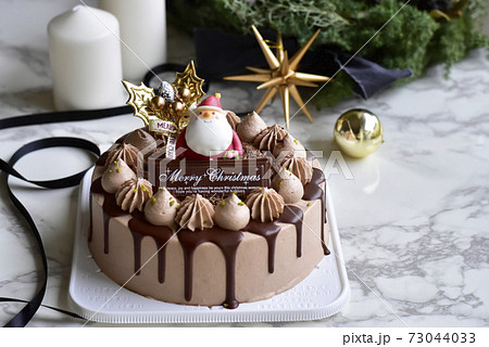 チョコレートのクリスマスケーキの写真素材