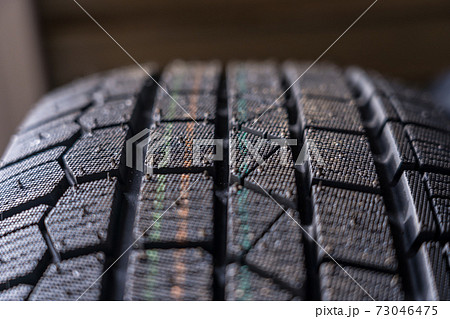 冬のスタッドレスタイヤ 73046475