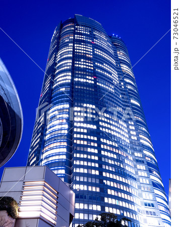 夕暮れの六本木ヒルズ　東京都 73046521