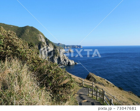 大瀬崎灯台からの海岸線 73047681