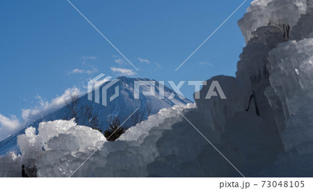富士山と樹氷 73048105