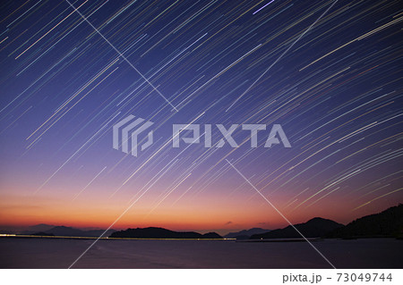 瀬戸内の朝焼けの星景 73049744