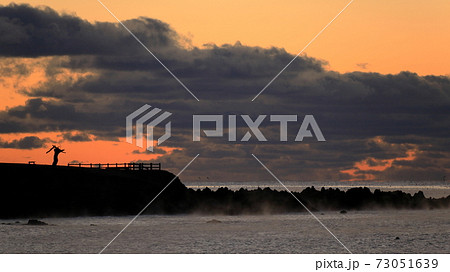気仙沼市の観光地冬の岩井崎と気嵐 気仙沼市の観光地冬の岩井崎と気嵐 73051639