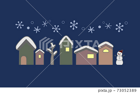冬の夜の雪景色の家並みの手描き風イラストのイラスト素材
