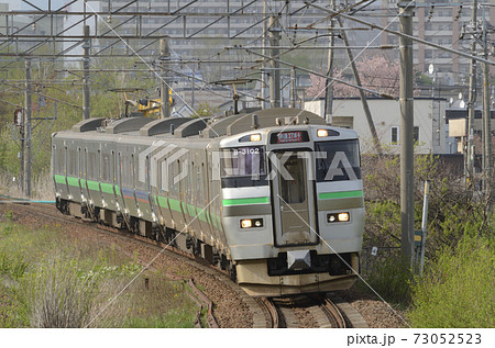 新千歳空港へ向かう旅客を乗せる快速「エアポート」 73052523
