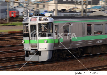 札幌駅へ急ぐ快速「エアポート」 札幌駅へ急ぐ快速「エアポート」 73052530
