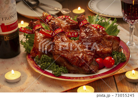 皆でワイワイクリスマスの王道ローストチキン 73055245