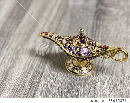 願いを叶える魔法のランプの写真素材