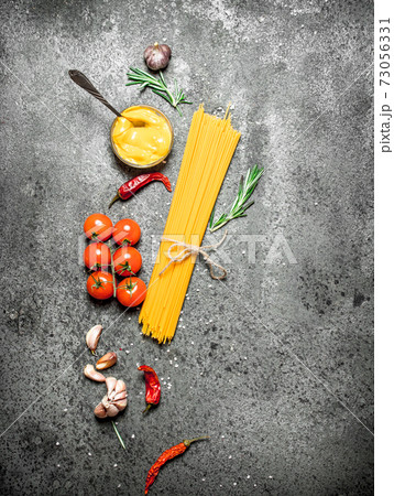 Spaghetti with tomatoes, mustard sauce and spices. 73056331