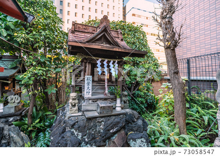 日本の東京都市景観 東京・秋葉原の柳森神社(通称=倉稲魂大社)。狐や狸…、摂社・末社…=神田須田町 日本の東京都市景観 東京・秋葉原の柳森神社(通称=倉稲魂大社)。狐や狸…、摂社・末社…=神田須田町 73058547