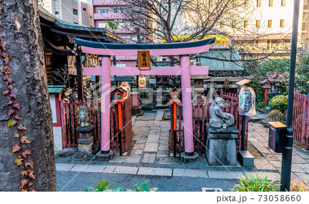 日本の東京都市景観 東京・秋葉原の柳森神社(通称=倉稲魂大社)。狐や狸…、摂社・末社…=神田須田町 日本の東京都市景観 東京・秋葉原の柳森神社(通称=倉稲魂大社)。狐や狸…、摂社・末社…=神田須田町 73058660