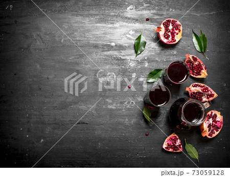 The fresh juice of ripe pomegranate. 73059128