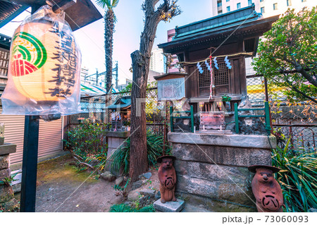 日本の東京都市景観 東京・秋葉原の柳森神社（通称＝倉稲魂大社）。狐や狸…、摂社・末社…＝神田須田町 73060093