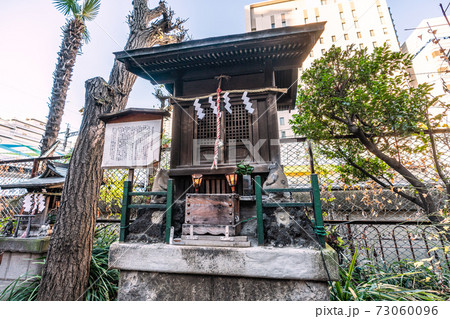 日本の東京都市景観 東京・秋葉原の柳森神社（通称＝倉稲魂大社）。狐や狸…、摂社・末社…＝神田須田町 73060096