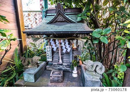 日本の東京都市景観 東京・秋葉原の柳森神社(通称=倉稲魂大社)。狐や狸…、摂社・末社…=神田須田町 日本の東京都市景観 東京・秋葉原の柳森神社(通称=倉稲魂大社)。狐や狸…、摂社・末社…=神田須田町 73060178