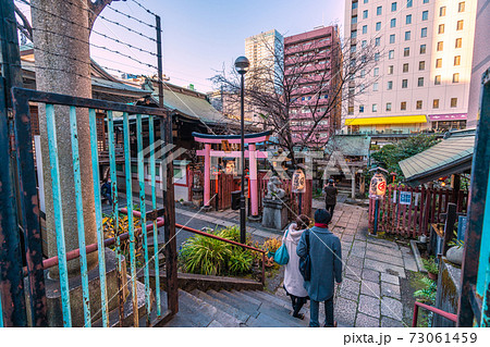 日本の東京都市景観 東京・秋葉原の柳森神社（通称＝倉稲魂大社）。狐や狸…、摂社・末社…＝神田須田町 73061459