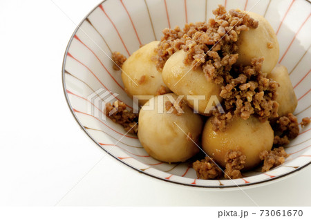 里いもの煮っ転がし肉味噌添え 73061670