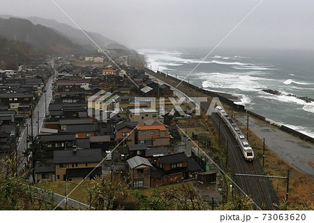 冬の信越本線を走る特急「しらゆき」 冬の信越本線を走る特急「しらゆき」 73063620