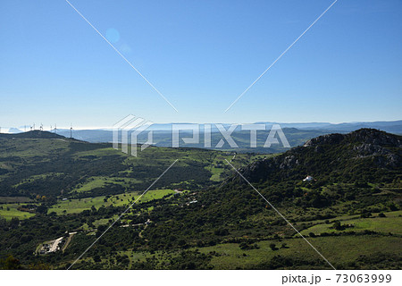 白い村、カサレス周辺の景色、スペイン 73063999
