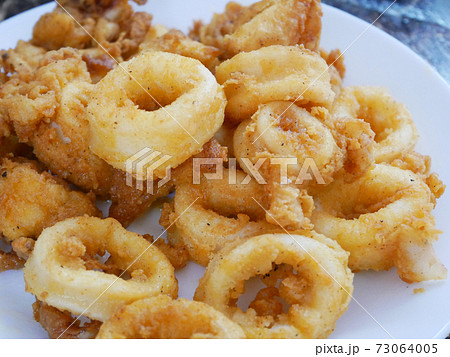 Squid cut into small pieces and fried with flour. The flour has been mixed with eggs to add flavour and to make it crisper. Squid cut into small pieces and fried with flour. The flour has been mixed with eggs to add flavour and to make it crisper. 73064005