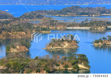 【宮城県】晴天下の松島湾（日本三景） 73064403