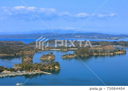 【宮城県】晴天下の松島湾（日本三景） 73064404