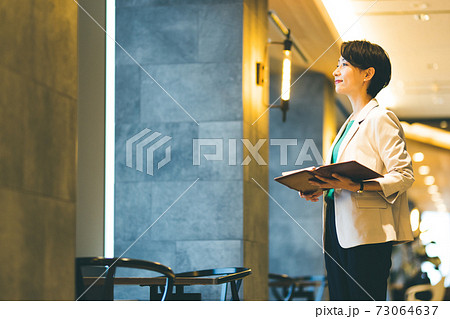 ビジネスパーソン 女性 ビジネスパーソン 女性 73064637